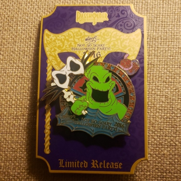 COPY - Disney Halloween Passholder 2016 Pin - Picture 2 of 5